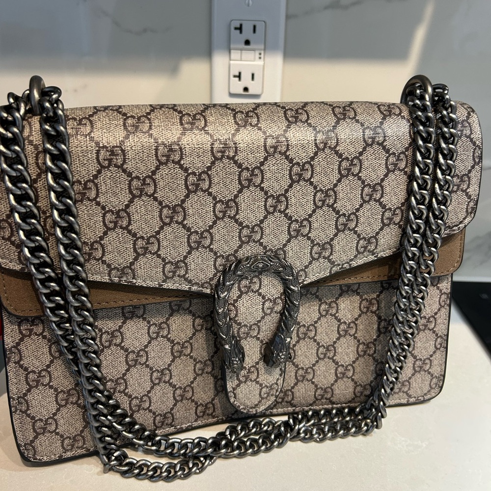 Woman’s handbag